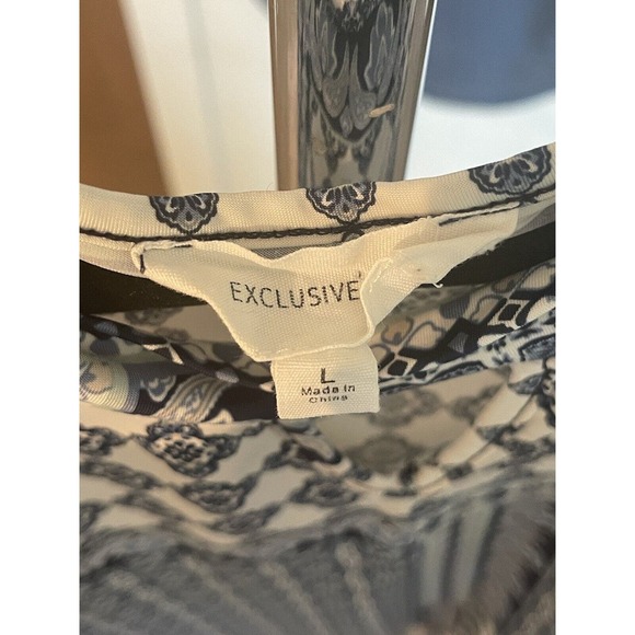 Exclusive One Knit Blue Patterned Top Stretch Sleeveless Size Large - Picture 5 of 7